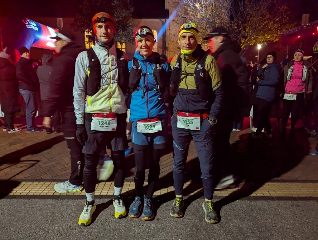 Am Kullamannen-Start um 22:00 Uhr in Höganäs - Joe, Karina und ich